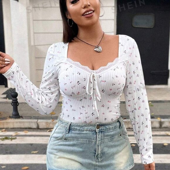 SHEIN Tops - Flirla Plus Ditsy Floral Print Lace Trim Knot Front Tee